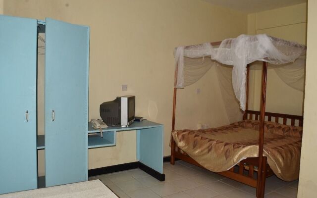 Ibis  2000 Hotel Karatina