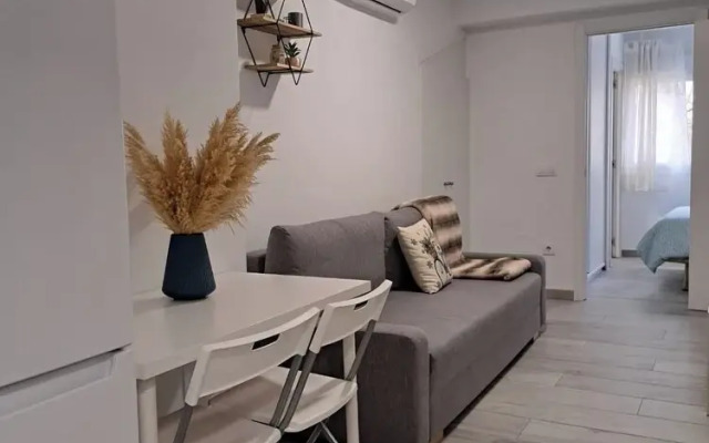 Charming Apartment up to 4 Persons 3 min to Metro