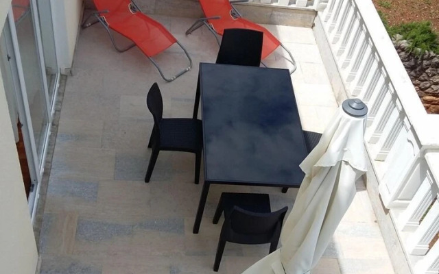 Mar - 30m From the sea With Parking - A1