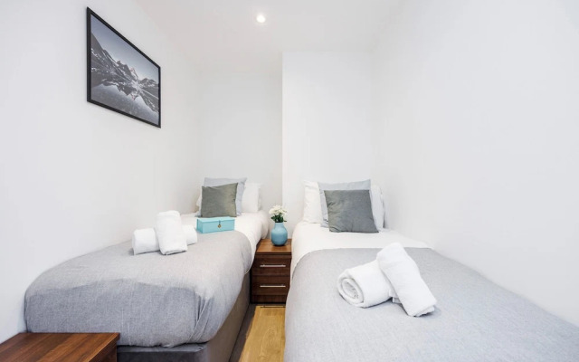 Modern 2 bed Flat in Town Centre - Free Wifi
