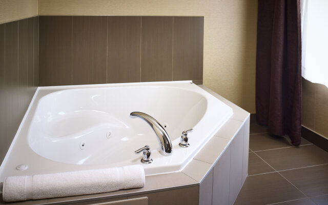 Holiday Inn Express Hotel & Suites Timmins, an IHG Hotel