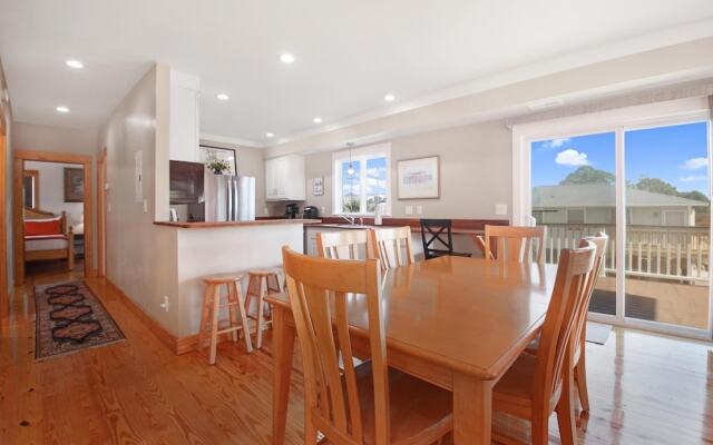 Hot Sand 4 Bedroom Home by RedAwning