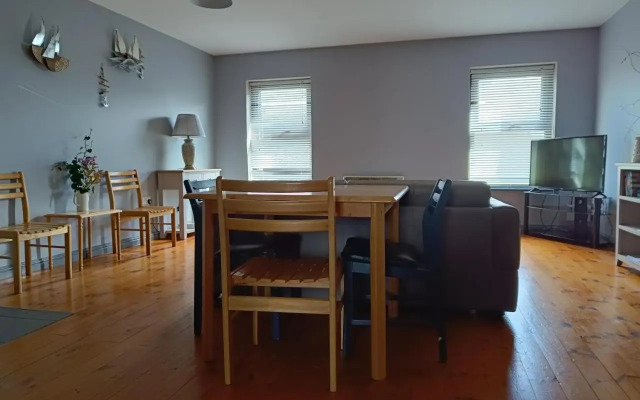 Dingle Town Center Apartment
