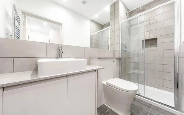Modern 2 Bedroom Home With Private Garden