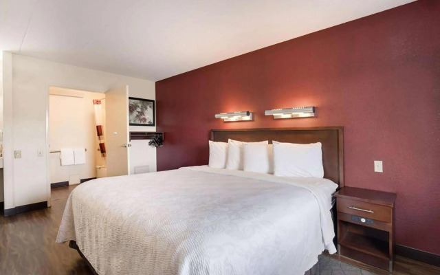 Super 8 by Wyndham Deerfield/Northbrook