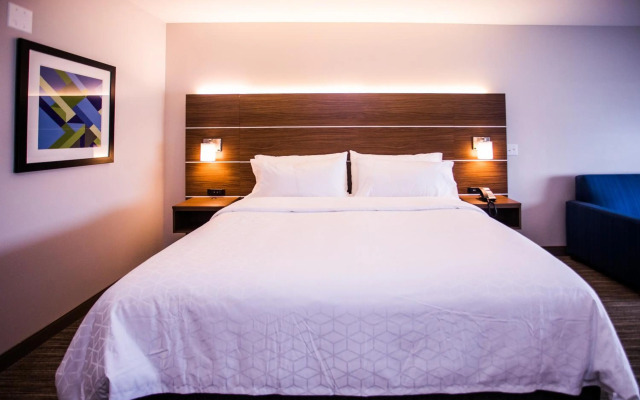 Holiday Inn Express & Suites Rehoboth Beach