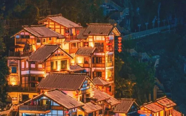 Today High-rise River View Homestay (Chongqing Jiefangbei Pedestrian Street Hong Ya Dong) – Exterior – Chongqing