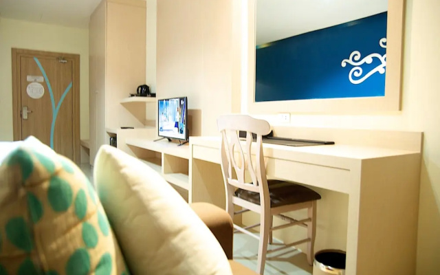 Jolly Suites and Spa Petchkasem