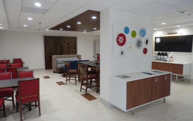 Holiday Inn Express & Suites Brentwood by IHG