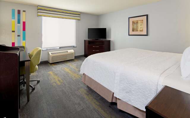 Hampton Inn & Suites Bakersfield/Hwy 58, CA