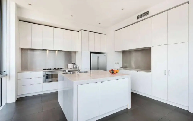 Perfect 4-bed Penthouse w/ Parking, Pool and Gym