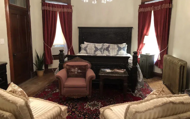 Vineyard Mansion & Carriage House Bed & Breakfast