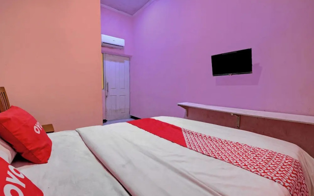 OYO Life 92877 Hotel Rainbow 7296