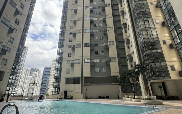 COZI modern loft suite at BGC