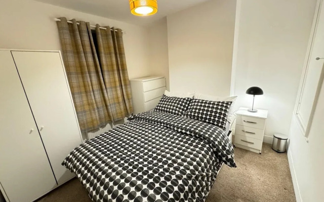 South Croydon - Sleeps 4 - Garden - 85walkingscore