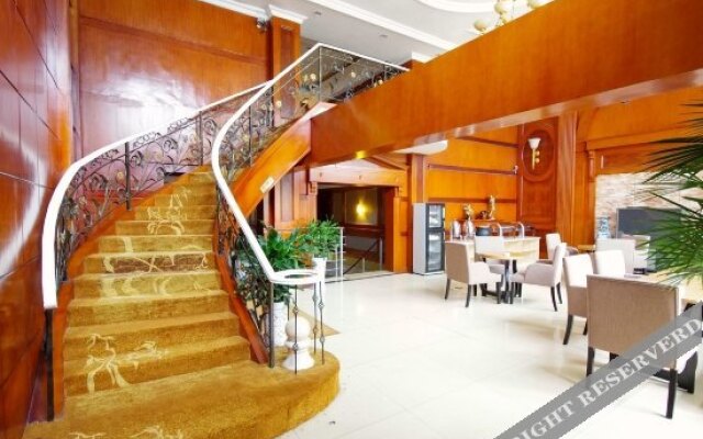 Yueliang Bandao Business Hotel