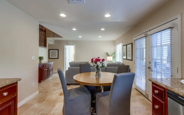 Beautiful Backyard Oasis 5 bedroom 3 Bathroom Home