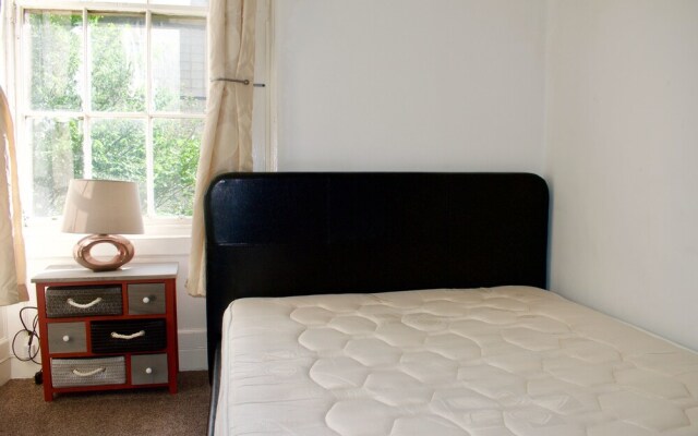 Bright and Central 3 Bedroom Apartment