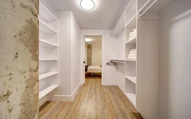 Luxurious Modern 2BR Condo Slps-5 Coffee AC Wifi