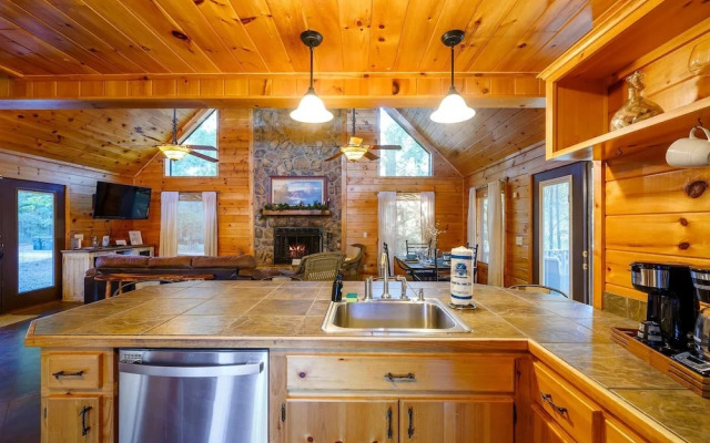 Okehi Pine Cabin With Wood Burning Fireplace and Outdoor Hot Tub by Redawning