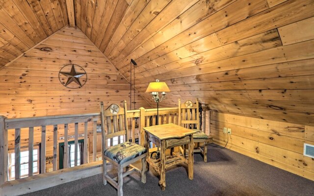 Warm & Woodsy Rothbury Escape w/ Loft & Porch