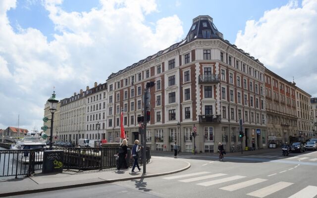 Gorgeuos Three-bedroom Apartment in Historical Copenhagen