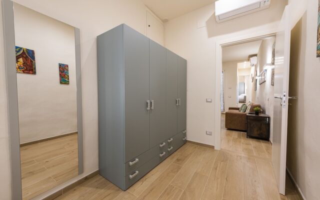 Mercato Contemporary Apartment by Mmega