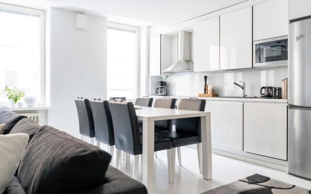 Spacious 1 BR with a central location