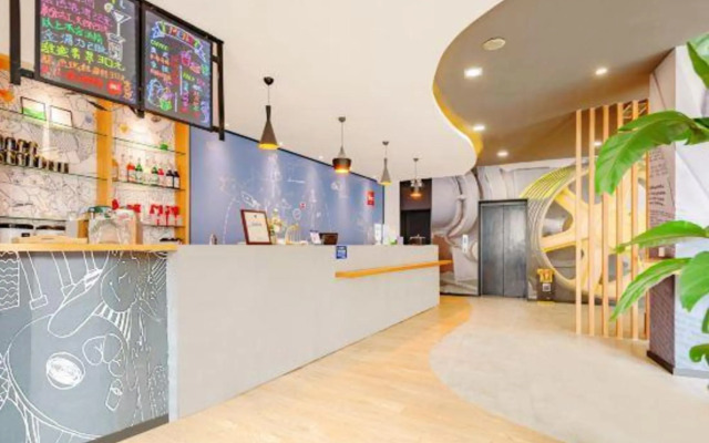 Ibis Ningbo Tianyi Square