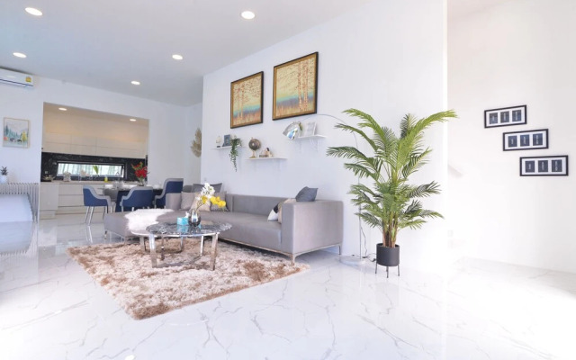 Villa with Shared Pool in Central Pattaya - Palmc16