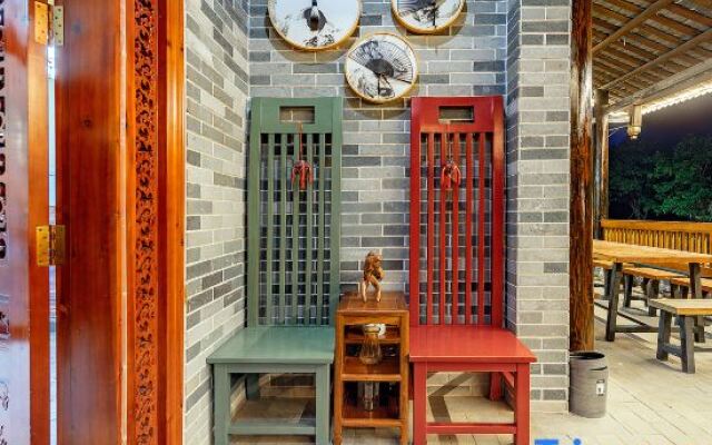 Qingju Thatched Cottage Inn