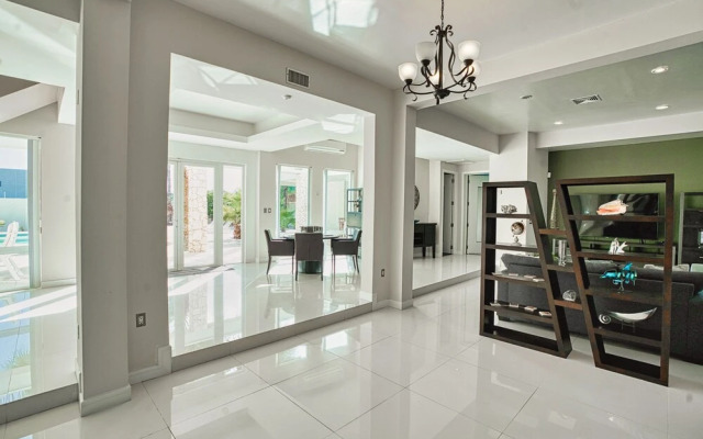 Direct Ocean Front Villa With Private Pool + View! Boca Catalina Malmok!