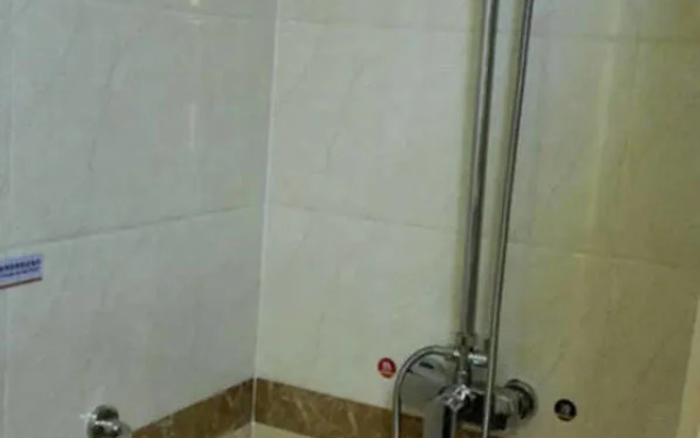 Super 8 Peony Square