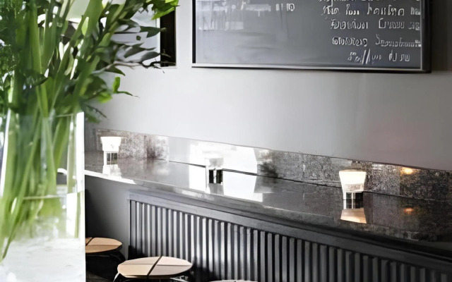 No.12 Hotel & Bistro