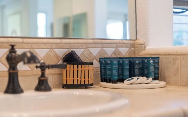 Desert Escape with Pool, Firepit, Putting Green