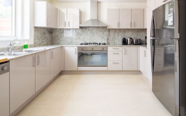 Upscale 2BR Apartment In Downtown Dubai