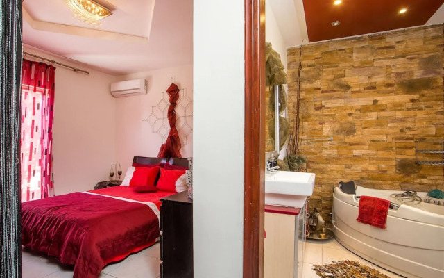 Villa Marilia - Lux home near Beach