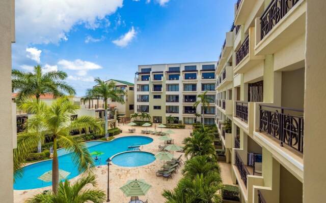 Beautiful 1BR Condo w Large Balcony in Palm Beach