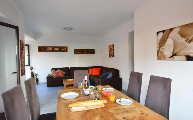 Attractive City Center Apartment