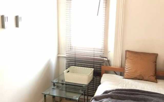 1 Bedroom Apartment in Kensington by Hyde Park