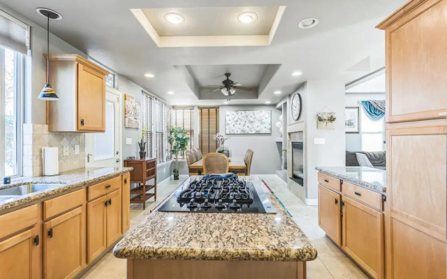 Beautiful Sunsets at 3BR Villa in Reno