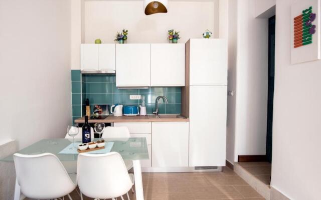 IBIS Your Cosy Oasis With Private Parking and Patio