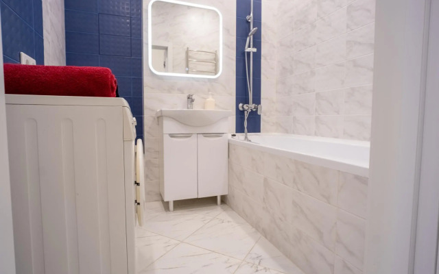 Apartments on Oboronnaya 102B street