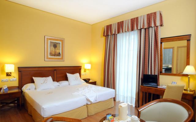 Becquer Hotel, Historic City Center