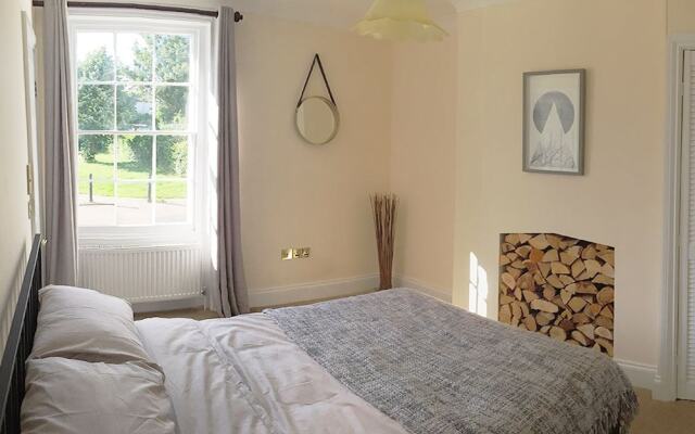 Charming 2BD Flat Cheltenham, Gloucestershire