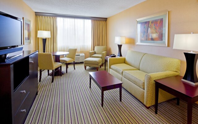 Holiday Inn & Suites Parsippany Fairfield, an IHG Hotel