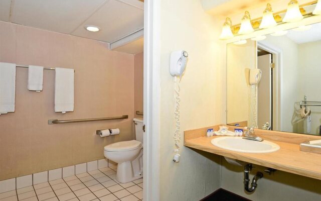 Howard Johnson by Wyndham Benton Harbor/St. Joseph