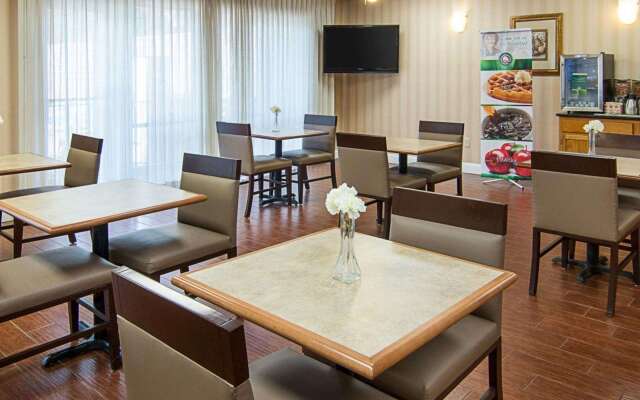 Quality Inn Magnolia