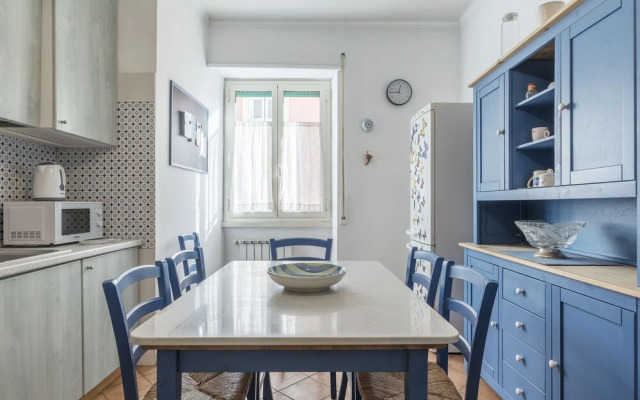 San Lorenzo Roomy Apartment