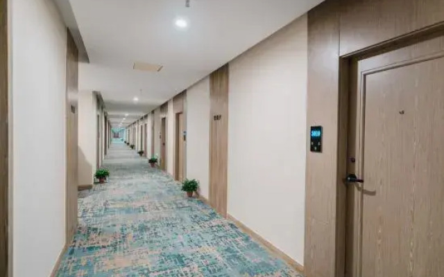 Tianjia Holiday Hotel (Nanjing Tianyin Avenue Metro Station Store)